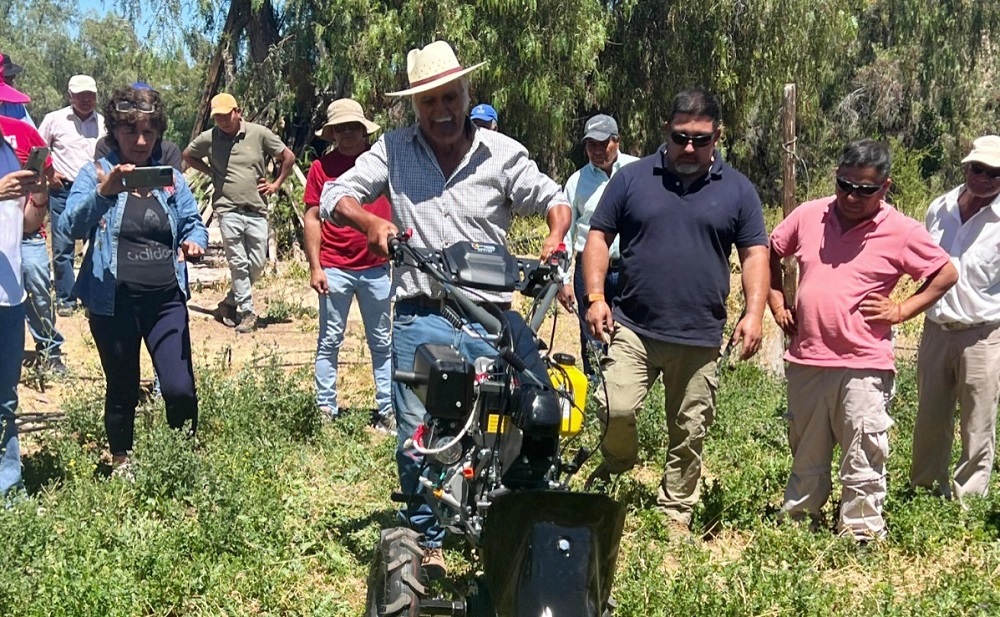 Equipamiento agrícola para programas Prodesal y PADIS Combarbalá