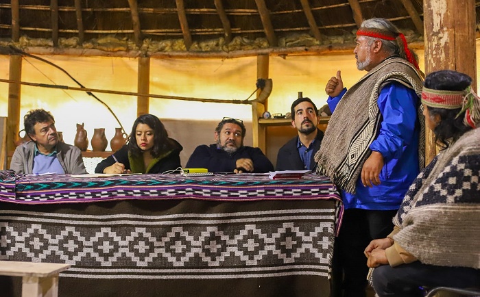 Ministro Valenzuela con comunidades mapuche 2